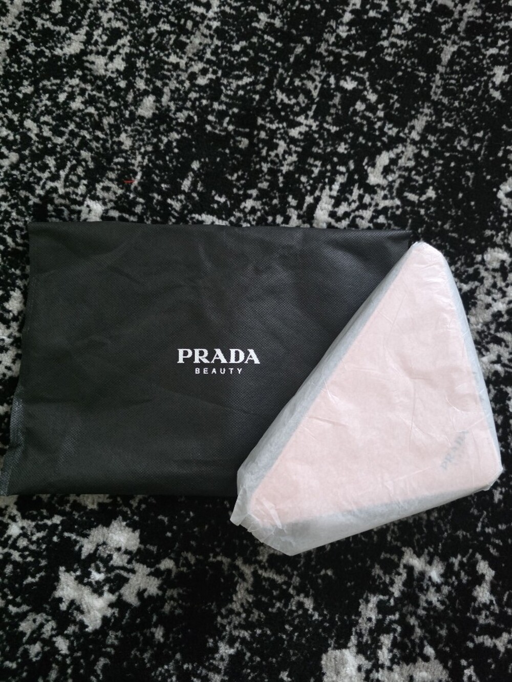 Prada Beauty Triangle Cosmetic Bag Pouch Pink Black BRAND NEW - Picture 2 of 6